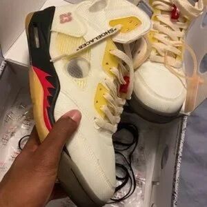Jordan 5 Retro
Off-White Sail size 11